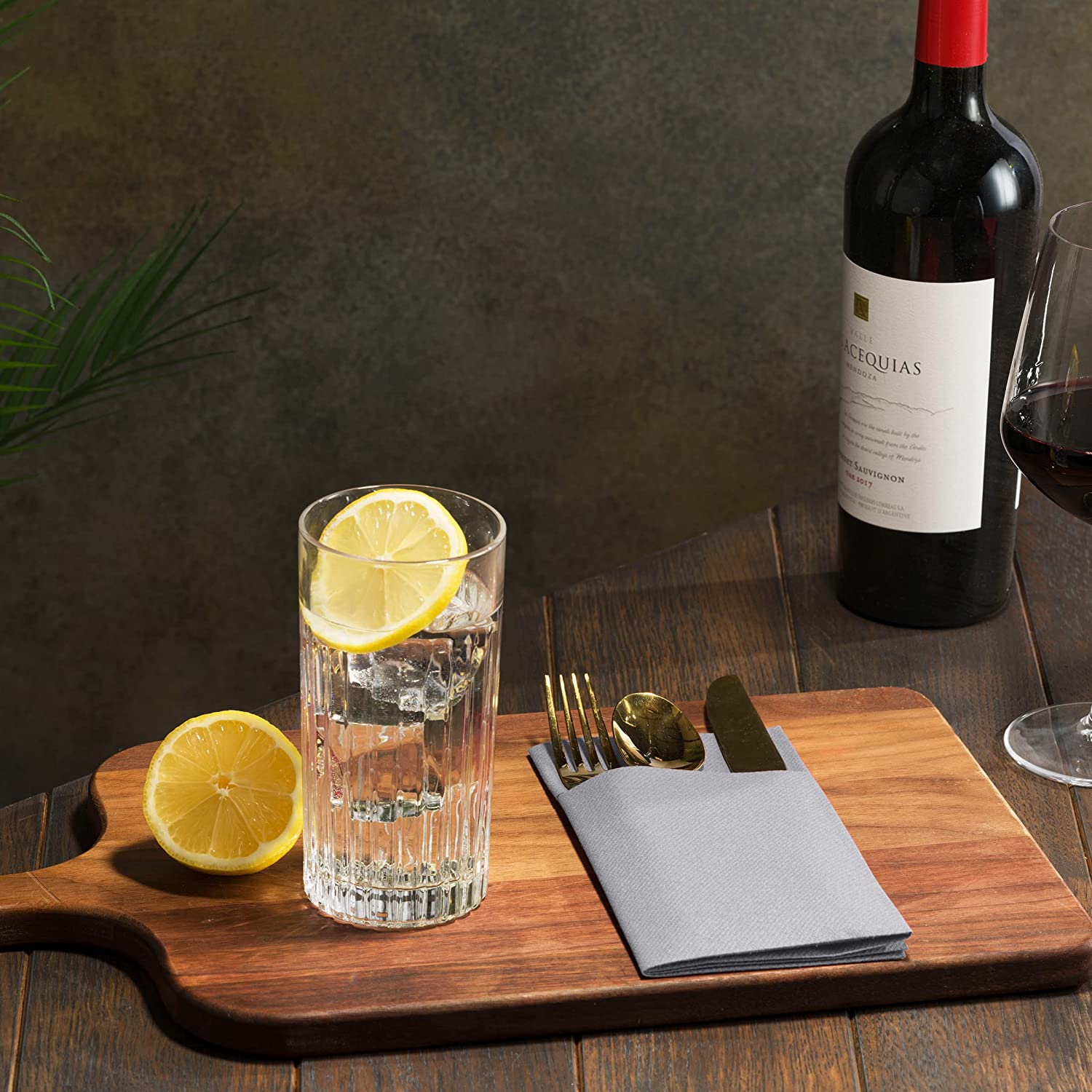 Disposable Linen-Feel Dinner Napkins with Built-in Flatware Pocket